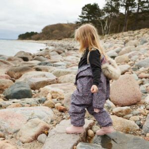 Vælg den rette flyverdragt til dit barn til jeres rejse